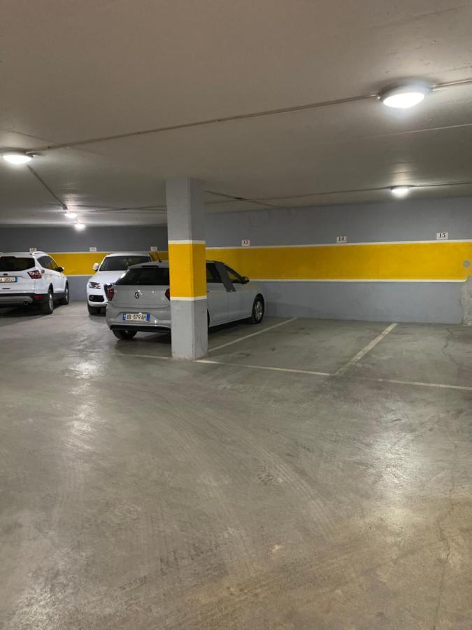 Nemis Apartments In The Centre Of Tirana Four Free Parking Ngoại thất bức ảnh