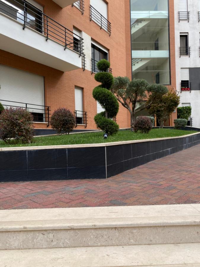 Nemis Apartments In The Centre Of Tirana Four Free Parking Ngoại thất bức ảnh