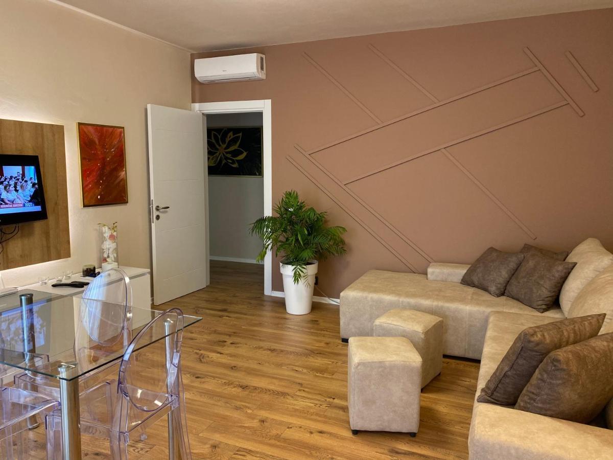 Nemis Apartments In The Centre Of Tirana Four Free Parking Ngoại thất bức ảnh