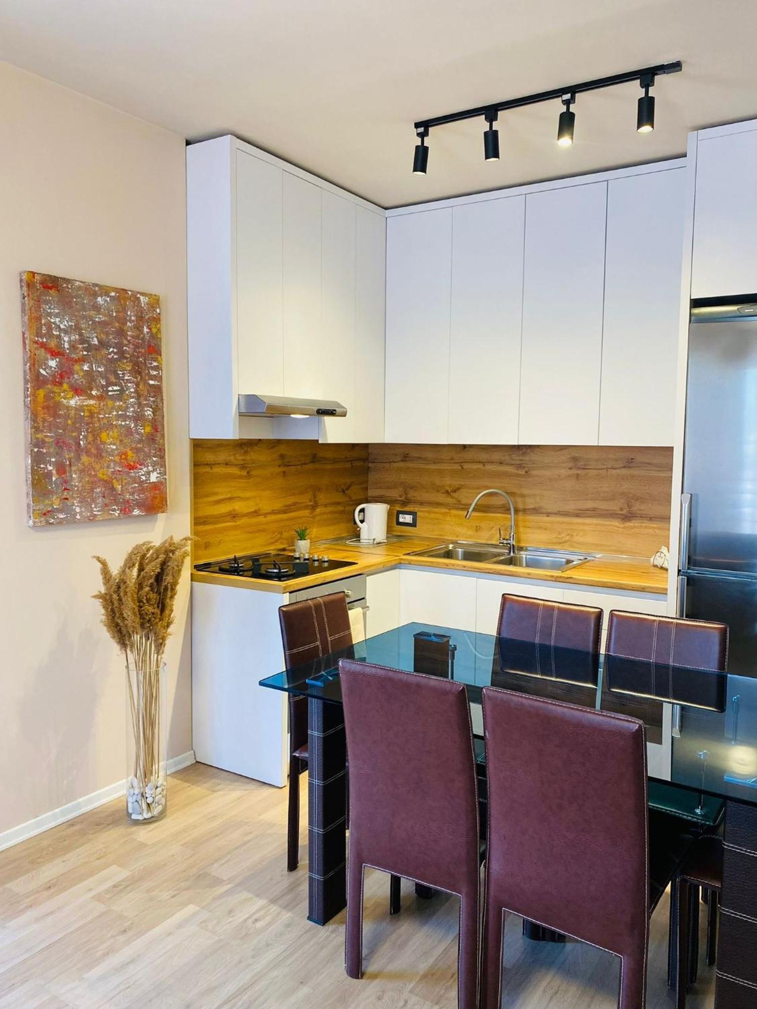 Nemis Apartments In The Centre Of Tirana Four Free Parking Ngoại thất bức ảnh