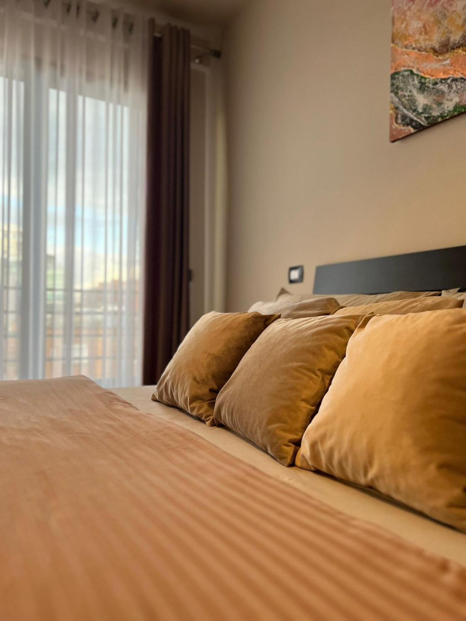 Nemis Apartments In The Centre Of Tirana Four Free Parking Ngoại thất bức ảnh