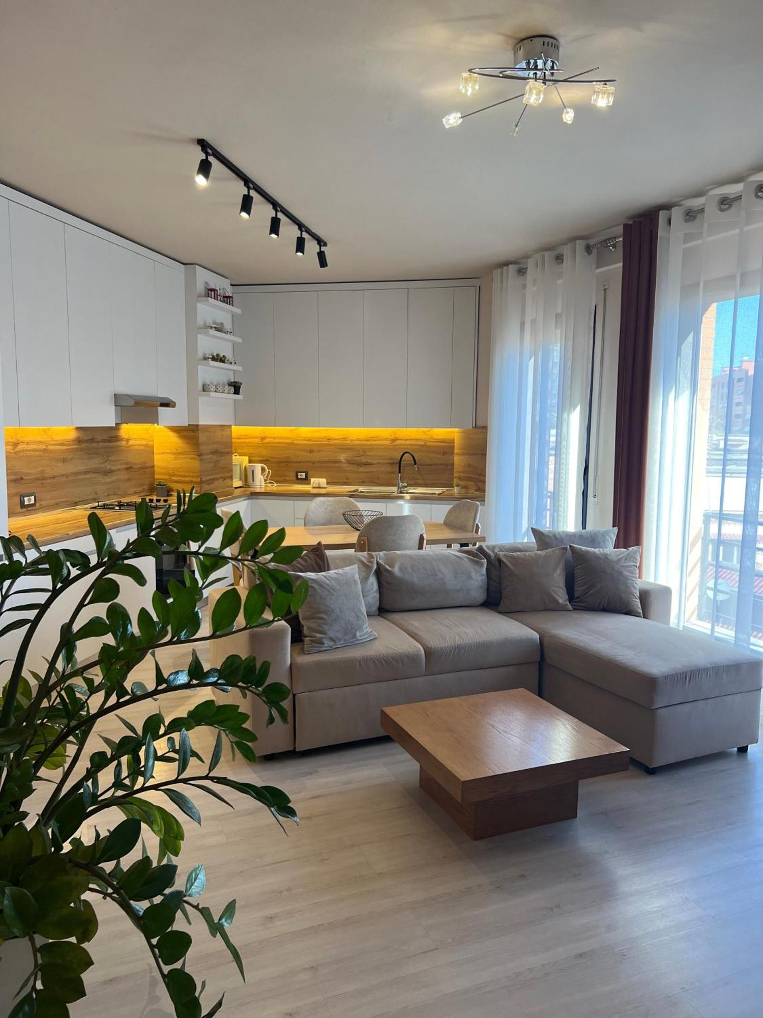 Nemis Apartments In The Centre Of Tirana Four Free Parking Ngoại thất bức ảnh
