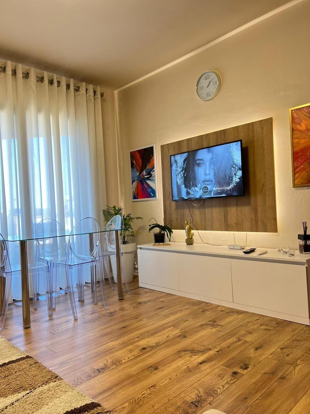 Nemis Apartments In The Centre Of Tirana Four Free Parking Ngoại thất bức ảnh